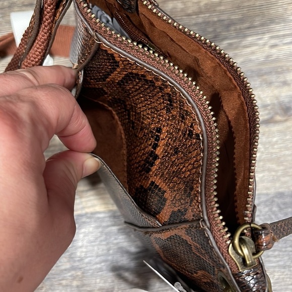 Time and try Bentley crossbody bag - Picture 9 of 9